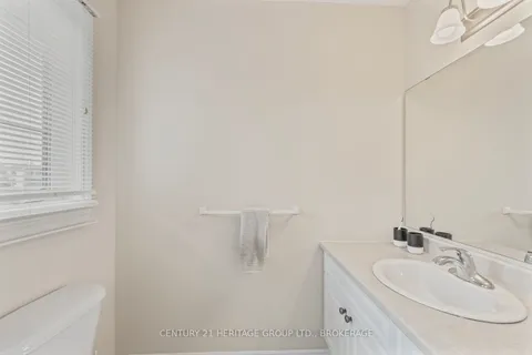 698 MacLean Court, ON K7K 7L8