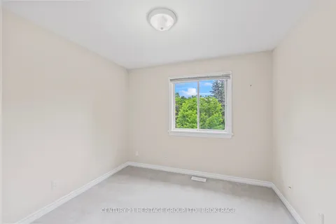 698 MacLean Court, ON K7K 7L8