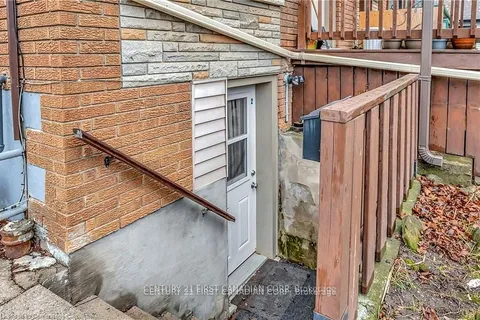 82 Albert Street, ON L2R 2H1