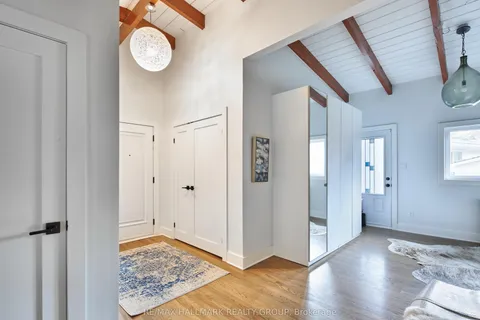 377 Summit Avenue, ON K1H 6A1