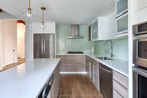 377 Summit Avenue, ON K1H 6A1