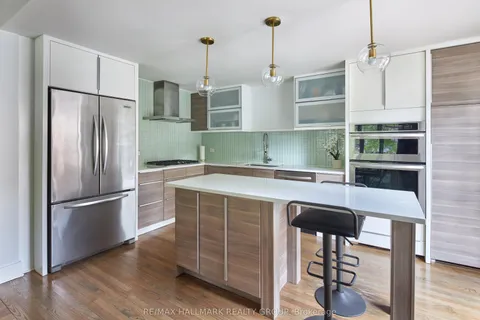377 Summit Avenue, ON K1H 6A1