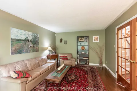 21 Hime Crescent, ON K1G 4S1