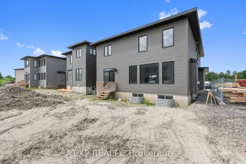 804 Ninaatik Place, ON K1X 0J7