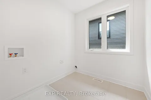804 Ninaatik Place, ON K1X 0J7