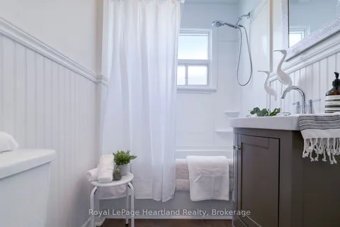 305 MARY Street, ON N7A 3B3