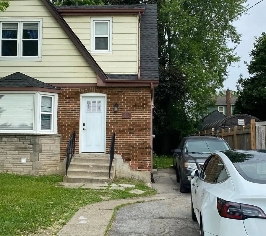 87 West 5th Street, ON L9C 3N5