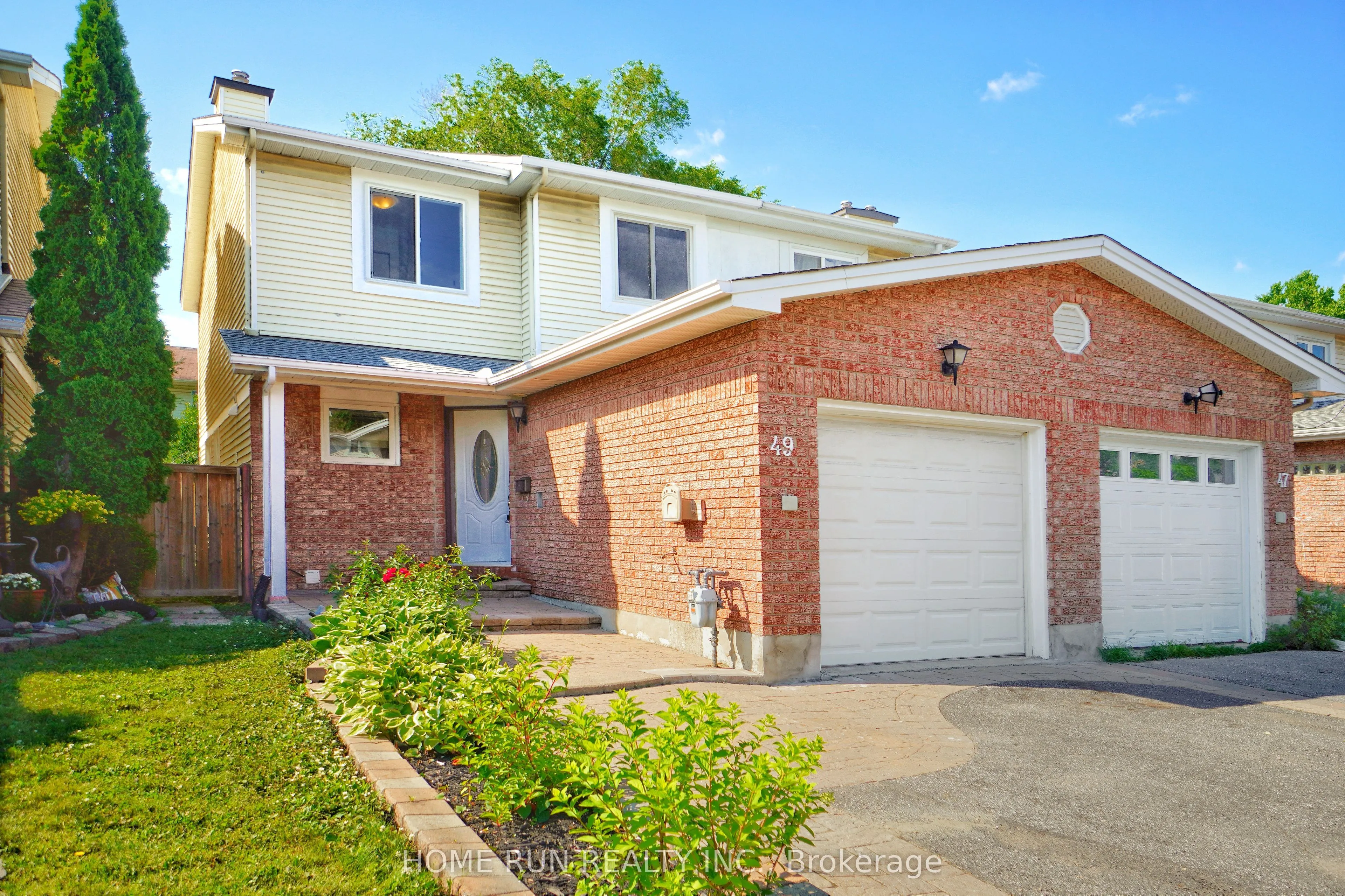 49 Burlington Crescent, ON K1T 3K8