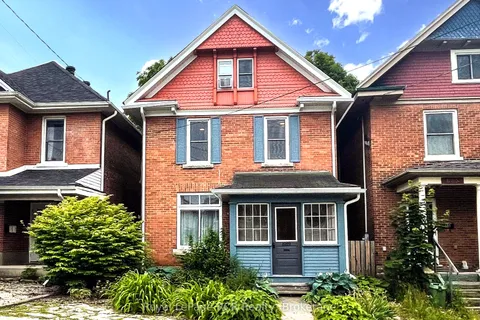 689 8th Street, ON N4K 1L7