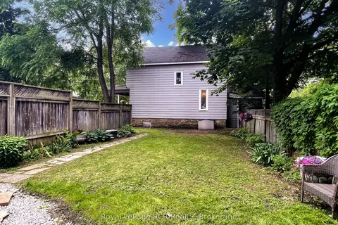 689 8th Street, ON N4K 1L7
