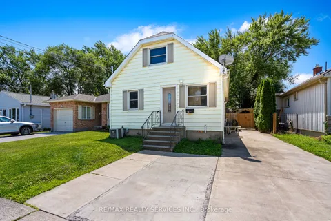 28 Alexandra Boulevard, ON L2P 1J9
