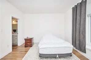 8 King Street, ON L2A 0C6
