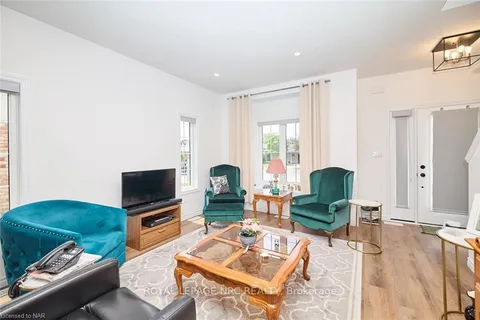 8 King Street, ON L2A 0C6