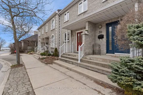 30 Yonge Street, ON K7M 1E3