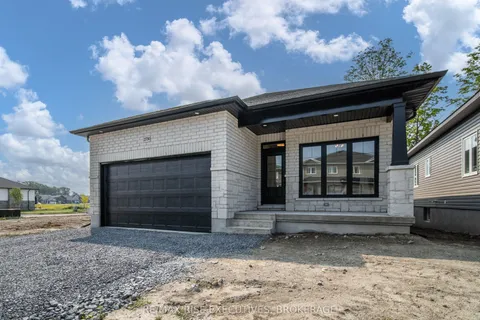 2710 DELMAR Street, ON K7P 0J1