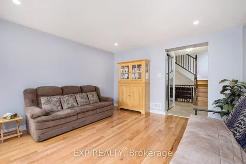 211 Leamington Way, ON K2J 3T4