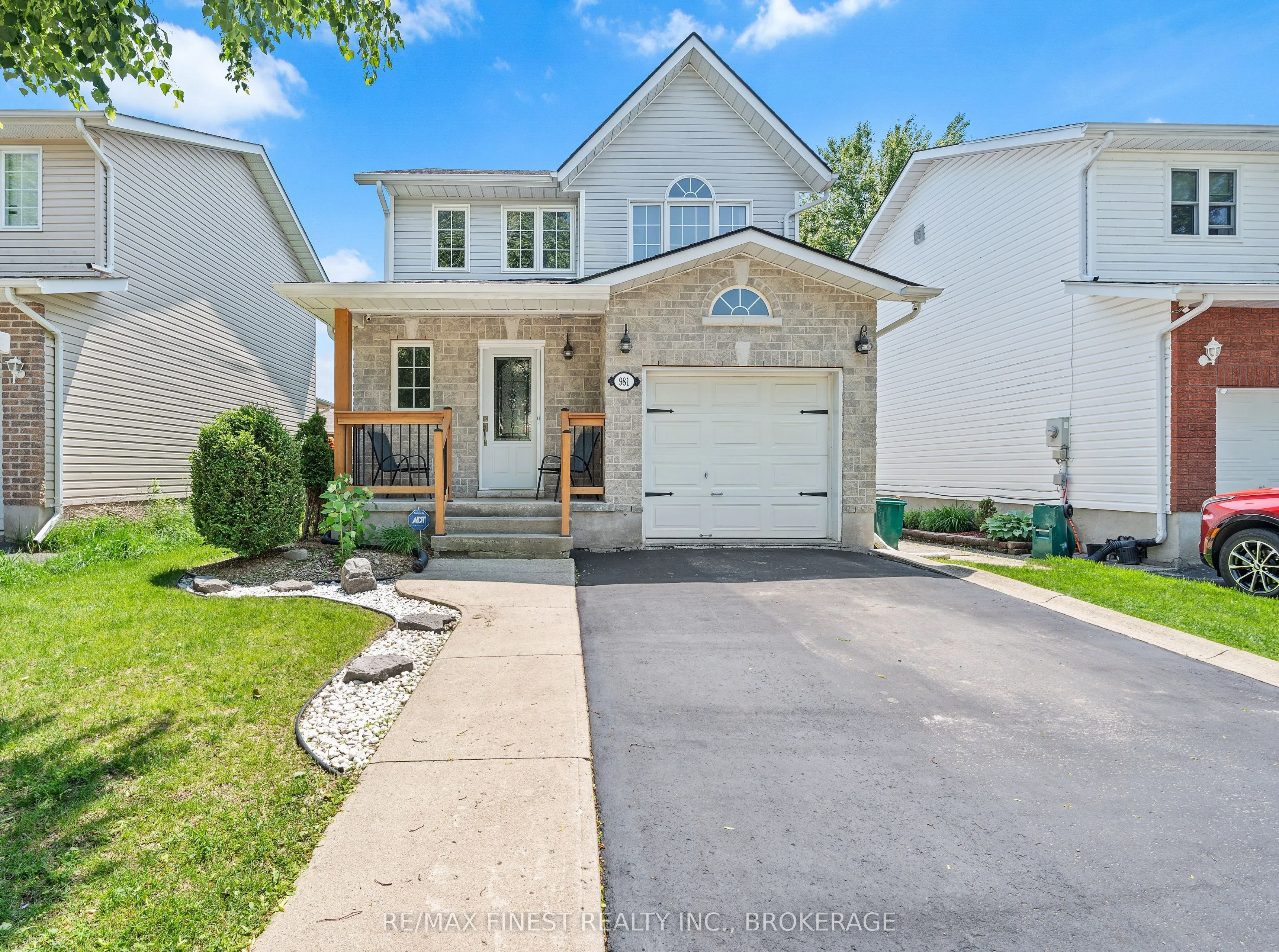 981 Rainbow Crescent, ON K7K 7J3
