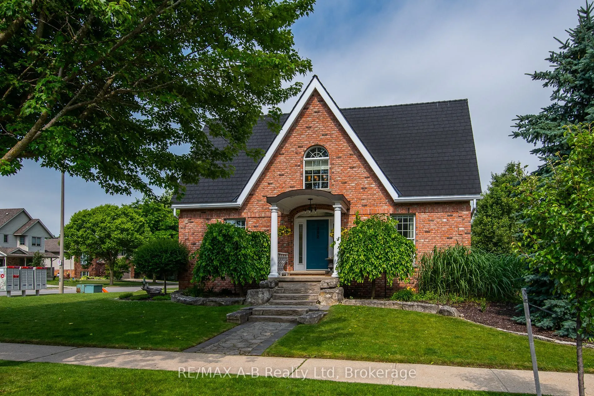 292 Woods Street, ON N5A 7T4