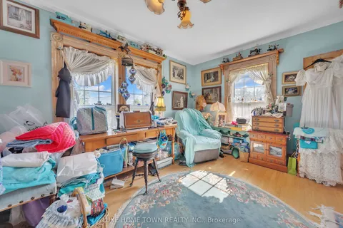 402 LAMBTON Street, ON N0G 1R0