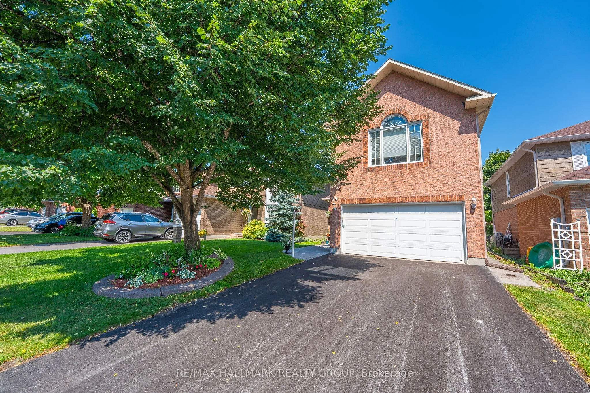 19 Castlefield Avenue, ON K2S 1E4