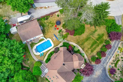 17 Lee Arn Court, ON N4B 2W4