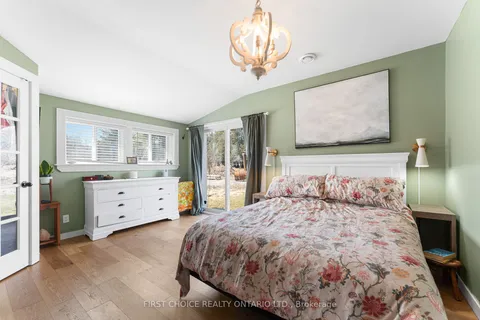 8 Campbell Reid Court, ON K2K 1X7