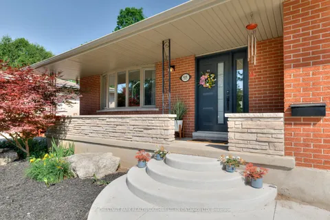 515 Twin Oaks Crescent, ON N2L 4R9