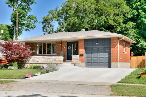 515 Twin Oaks Crescent, ON N2L 4R9