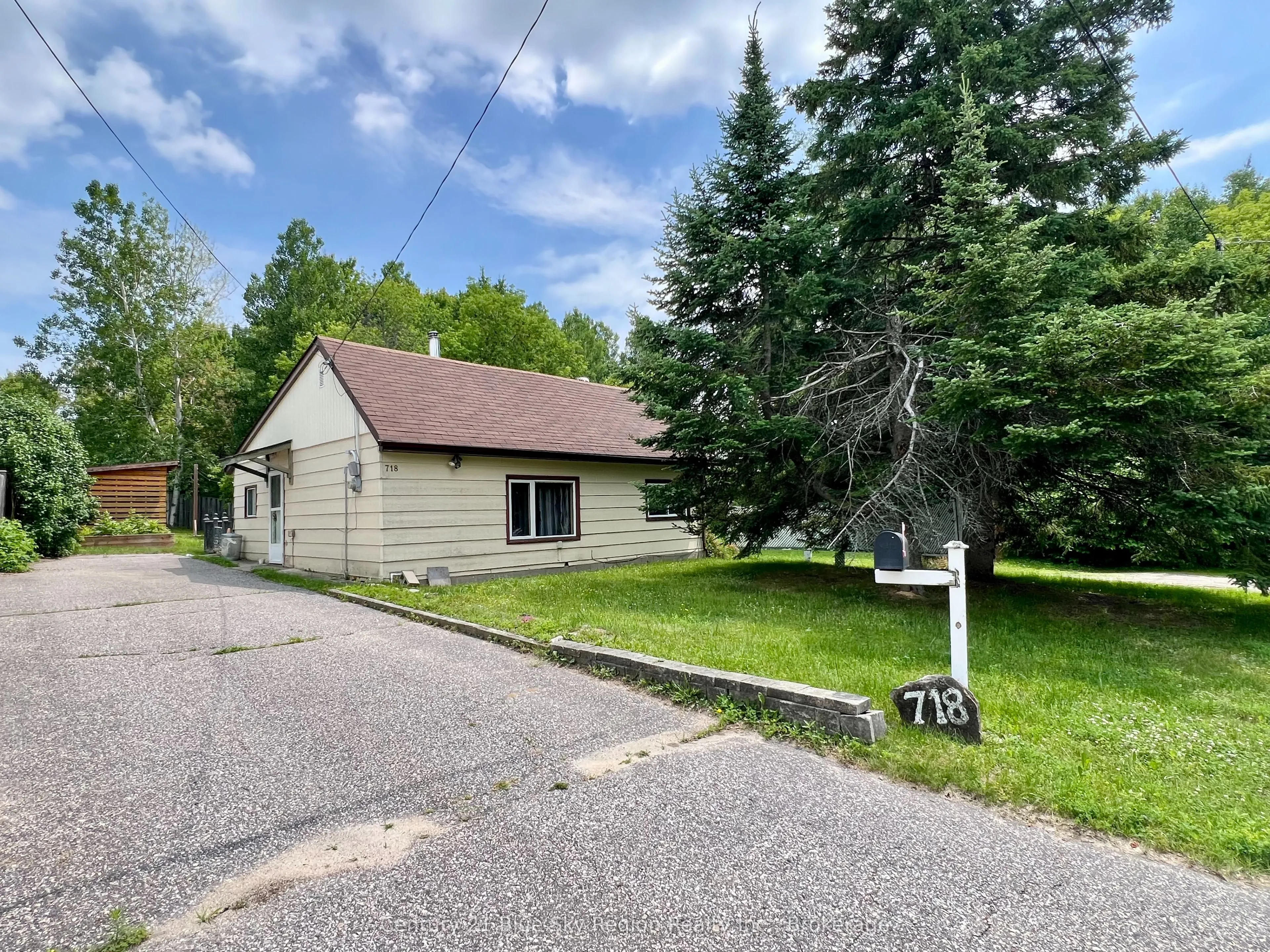 718 Winters Street, ON P1B 1S7