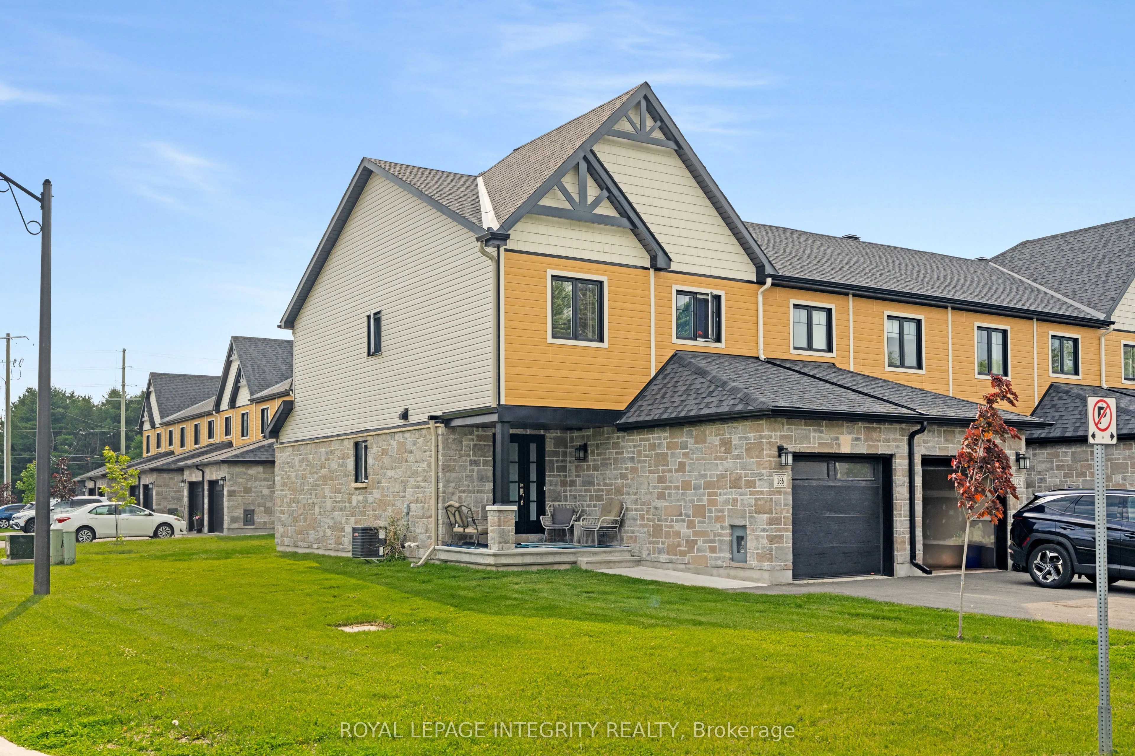 166 Dion Avenue, ON K4K 0M2
