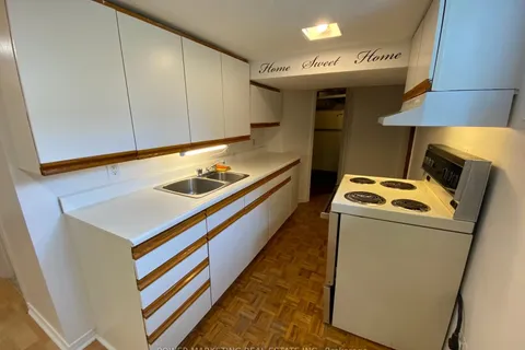 713 ST LAURENT Boulevard, ON K1K 3A6