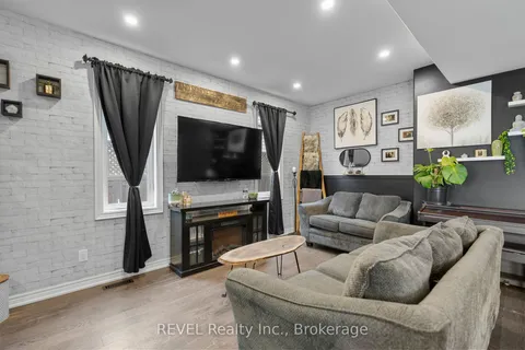 15 Erie Street, ON L3B 5J6