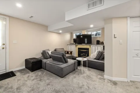 1026 Waterbury Crescent, ON K7M 8V5
