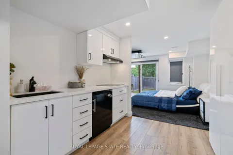 136 Crafter Crescent, ON L8J 0H8