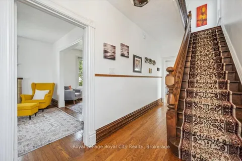 572 Woolwich Street, ON N1H 3Y2