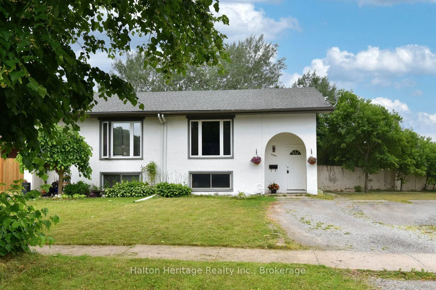4553 Sussex Drive, ON L2E 6S1
