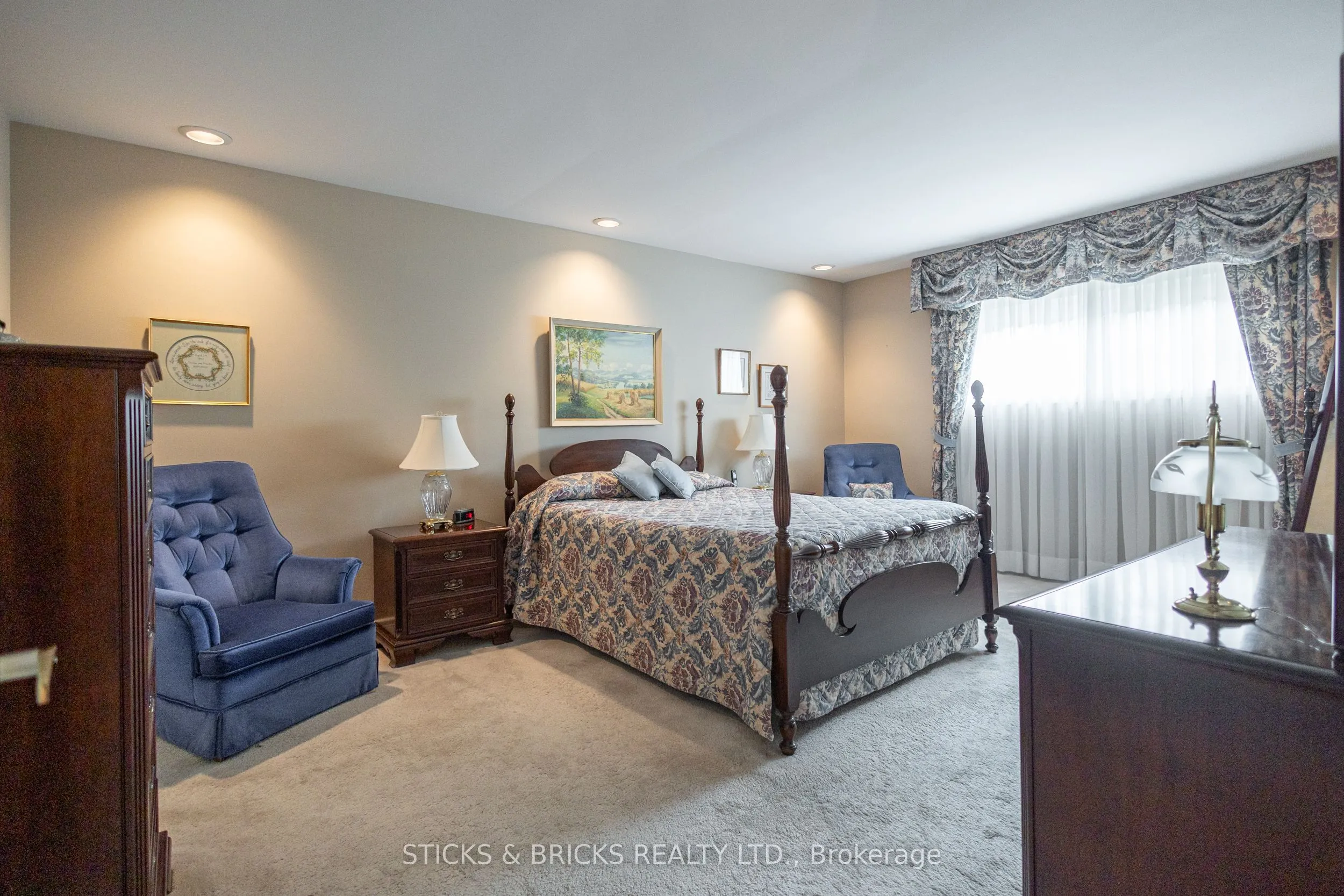 6032 Mountaingate Drive, ON L2J 4H9