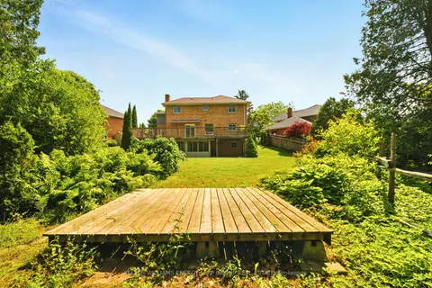 7 Herbert Place, ON L1A 4G7