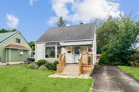 215 Pine Street, ON K8N 2N3
