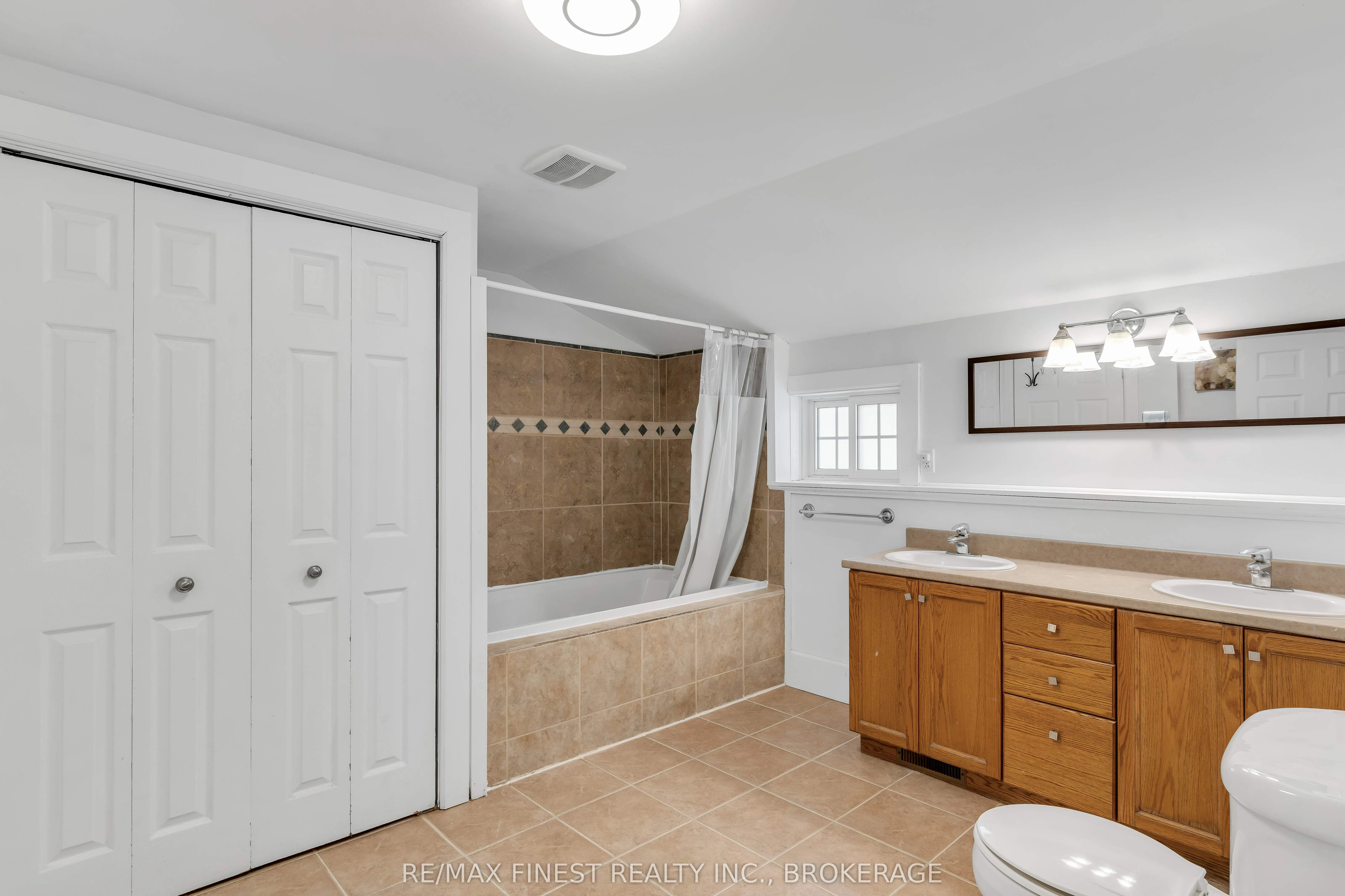 763 King street West N/A, ON K7M 2G4