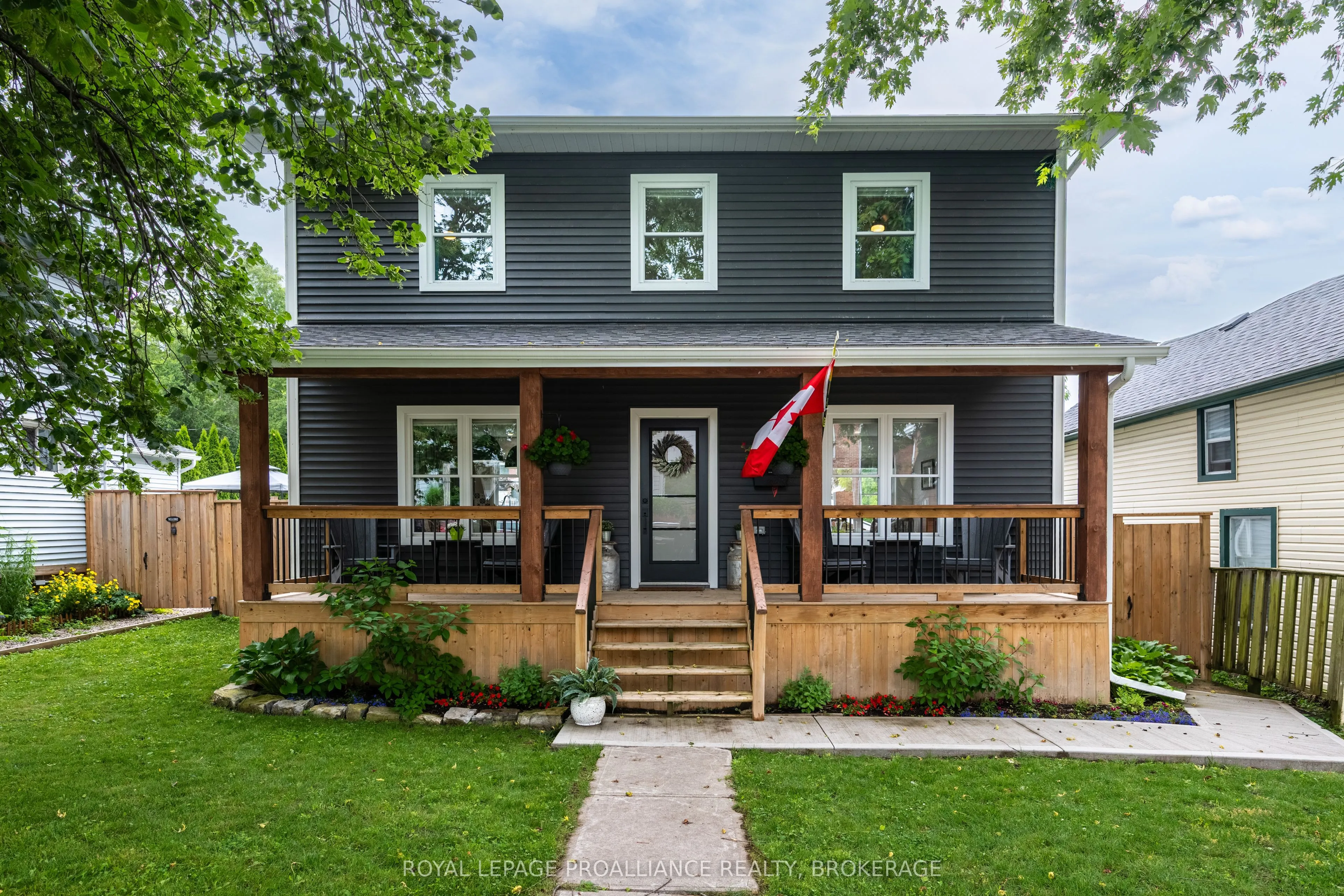 131 John Street, ON K7G 1A6