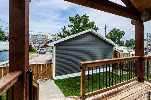 131 John Street, ON K7G 1A6