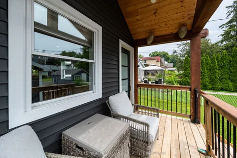 131 John Street, ON K7G 1A6