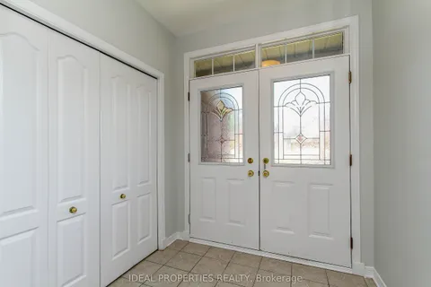 27 Fanterra Way, ON K1T 3Y7