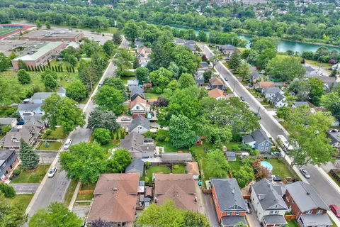 130 Aqueduct Street, ON L3C 1C2
