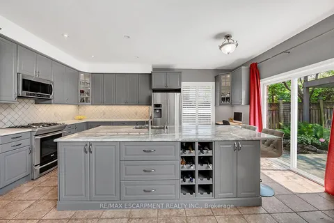 4 Moonstone Court, ON L9B 2Y1