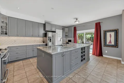 4 Moonstone Court, ON L9B 2Y1