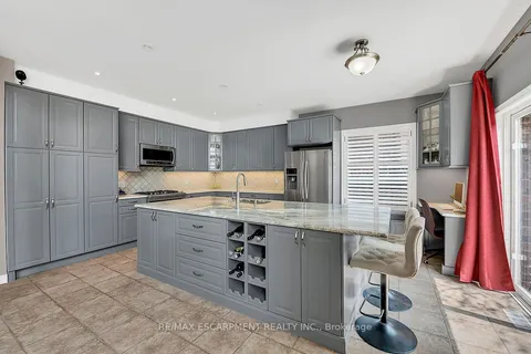 4 Moonstone Court, ON L9B 2Y1