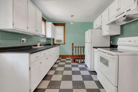 69 Renfrew Street, ON N3W 1E8