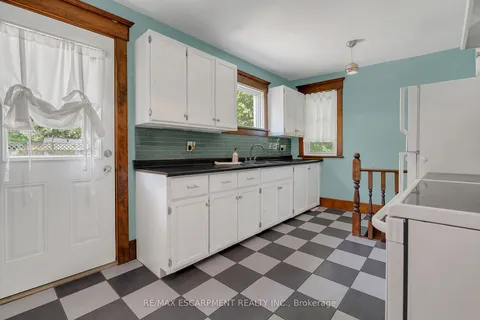 69 Renfrew Street, ON N3W 1E8